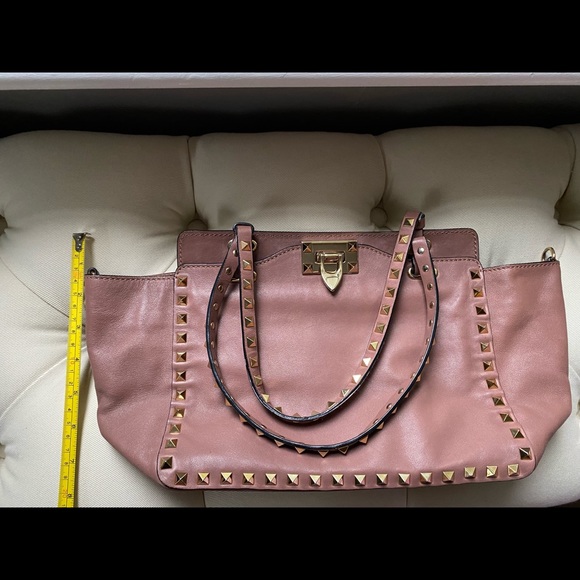Valentino small tote, excellent used condition. Taupe with slight pink hue color - Picture 4 of 6